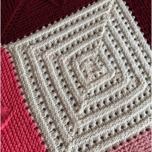 HAND CROCHETED ‘Leaf Mottled’ Afghan  NEVER USED! - Picture 6 of 8